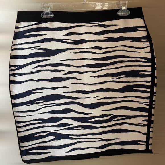 Ann Taylor Petite Zebra Jacquard Print Pencil Skirt Dark Navy/Ivory 12P - Picture 2 of 9